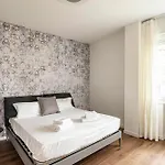 Guesthost - Parco Santa Rita Flat - דירה *